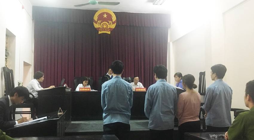 “Đầu[-]sỏ”[-]đường[-]dây[-]buôn[-]lậu[-]sừng[-]tê[-]giác[-]lãnh[-]án[-]13[-]tháng[-]tù[-]giam[-]